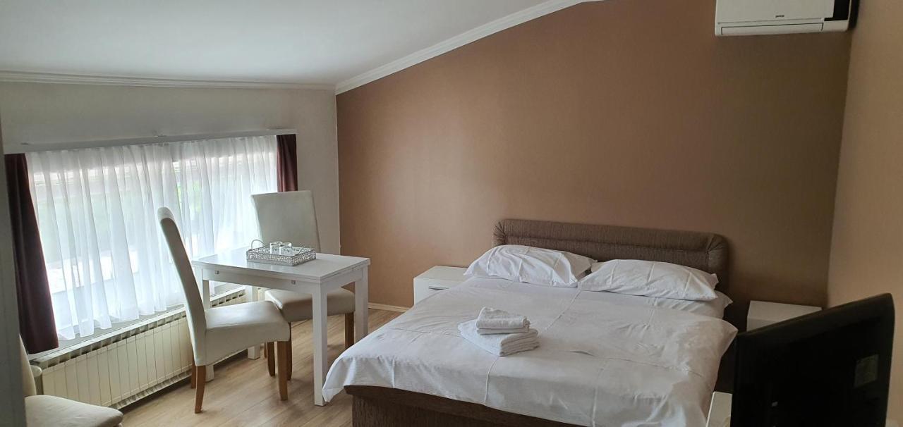 Gostilna S Prenocisci Pri Janezu Hotel Zgornja Loznica Exterior photo